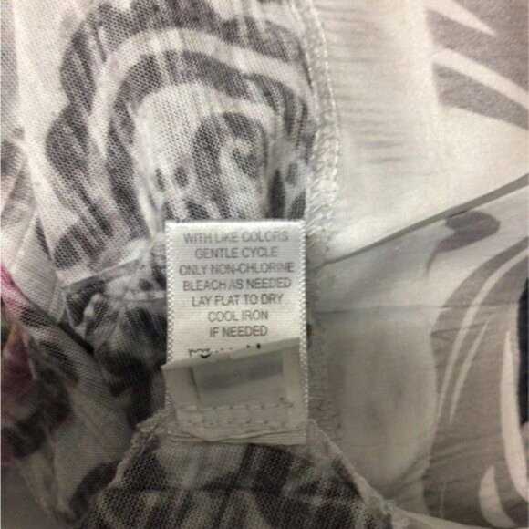 One World Women’s Short Sleeve Deep V Paisley Boho Top, White, size M - Picture 10 of 10